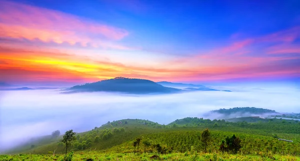Dawn Górskich Płaskowyżu Mgła Pokryte Doliny Lat Wietnam Wszystkie Tworzą — Zdjęcie stockowe