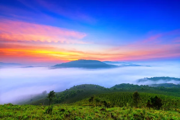 Amanecer Valle Cubierto Niebla Meseta Montañosa Lat Vietnam Todos Crean — Foto de Stock