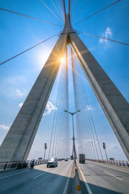 Can Tho, Vietnam - 29 Ocak 2019: Can Tho köprüsü kablo trafiği, Vinh Long ve Can Tho, Vietnam arasındaki trafiği birbirine bağlayan sabah mekong nehri üzerinde kalır