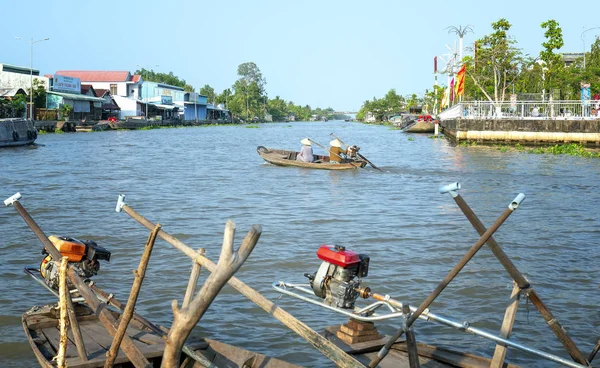 越南索庄 2019年1月29日 渡轮划船带游客或农产品过河浮动市场 这是主要运输农历新年在索庄 — 图库照片