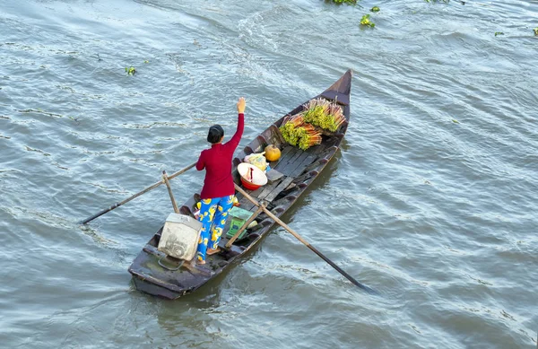 Soc Trang Vietnam Enero 2019 Ferry Woman Rewing Takes Visitors — Foto de Stock