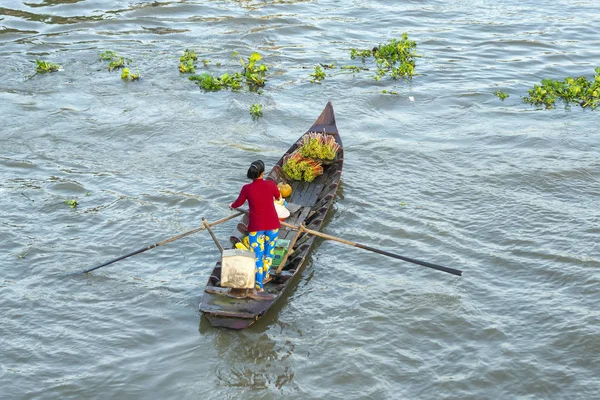Soc Trang Vietnam Enero 2019 Ferry Woman Rewing Takes Visitors — Foto de Stock