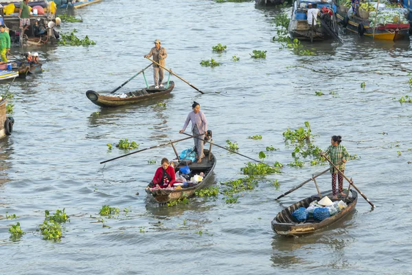 Soc Trang Vietnam Enero 2019 Ferry Woman Rewing Takes Visitors — Foto de Stock