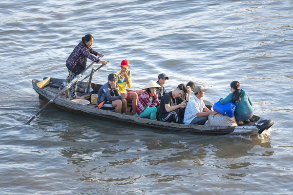 Soc Trang Vietnam Januar 2019 Fähre Frau Rudern Bringt Besucher — Stockfoto