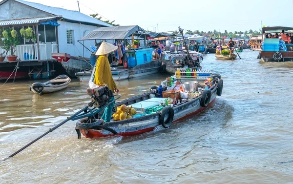 Can Tho Βιετνάμ Ιανουαρίου 2019 Αγρότες Πλέουν Σκάφη Που Μεταφέρουν — Φωτογραφία Αρχείου