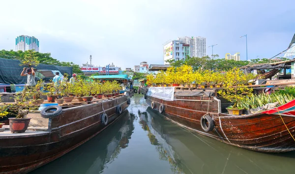 Chi Minh City Vietnam Februari 2019 Blommor Marknaden Längs Canal — Stockfoto