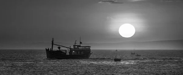 Sea Landscape Sunset Fishing Boats Out Sea Harvest Fish End — Stock Photo, Image