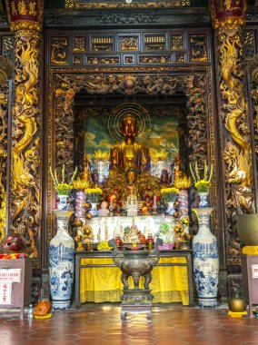 Tien Giang, Vietnam - 11 Ekim 2019: Benim Tho şehrim yakınlarındaki Vinh Trang pagoda, insanların ruhani kültürlerini Tien Giang, Vietnam 'da ibadet etmeye çekiyor.