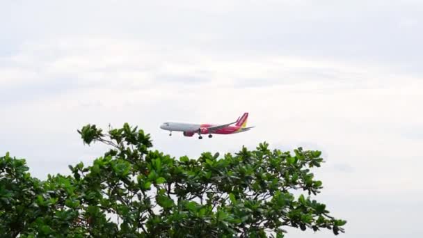 Chi Minh Şehri Vietnam Kasım 2019 Gökyüzünde Uçan Vietjet Uçağı — Stok video