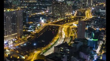 Ho Chi Minh City, Vietnam 'da gece görüş mesafesinde. Burası genç ve dinamik bir şehir, Vietnam 'ın en büyük ekonomik ve finansal merkezi.