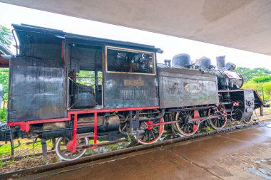Da Lat, Vietnam - 2 Ağustos 2020: İstasyondaki eski lokomotif, gezginler için tarih merkezi, bu 19. yüzyıldan bugüne kadar korunmuş olan en eski platform.