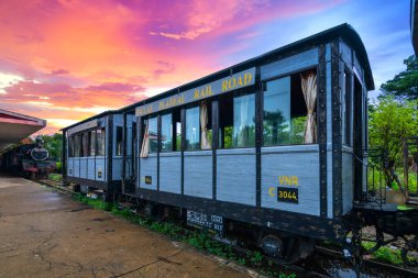 Da Lat, Vietnam - 2 Ağustos 2020: Antik tren vagonu 19. yüzyılda istasyon müzesinde, Fransa 'dan gelmişler, bugüne kadar Da Lat, Vietnam' da korunmuşlar.