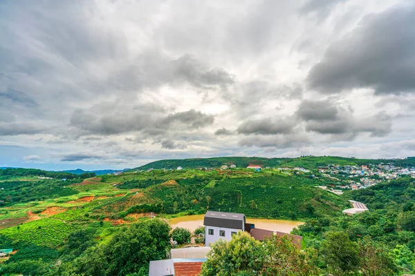 Petite Ville Par Une Matinée Orageuse Avec Des Nuages Mouvants — Photo