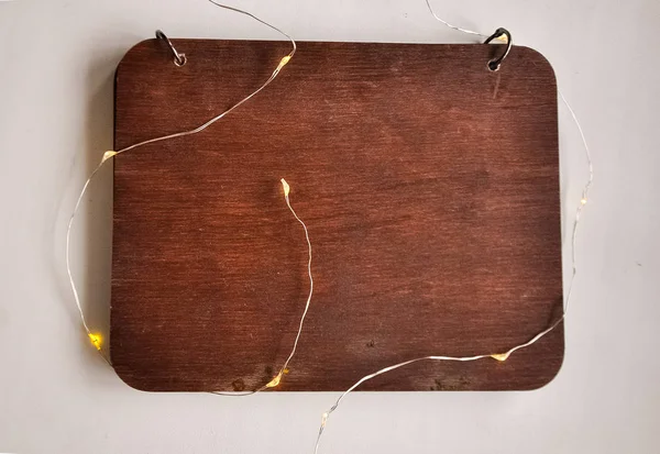 Tahta defter, tahta kaplı defter, kalem, dolma kalem, çelenk.