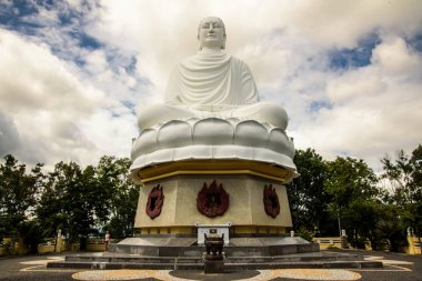 Uzun oğlu Pagoda içinde Big Buddha heykeli