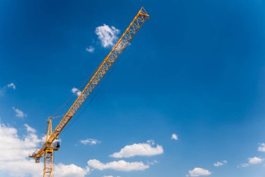 İnşaat sırasında Vinçler