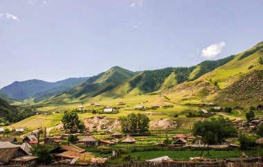 Dağ araba yolculuğu