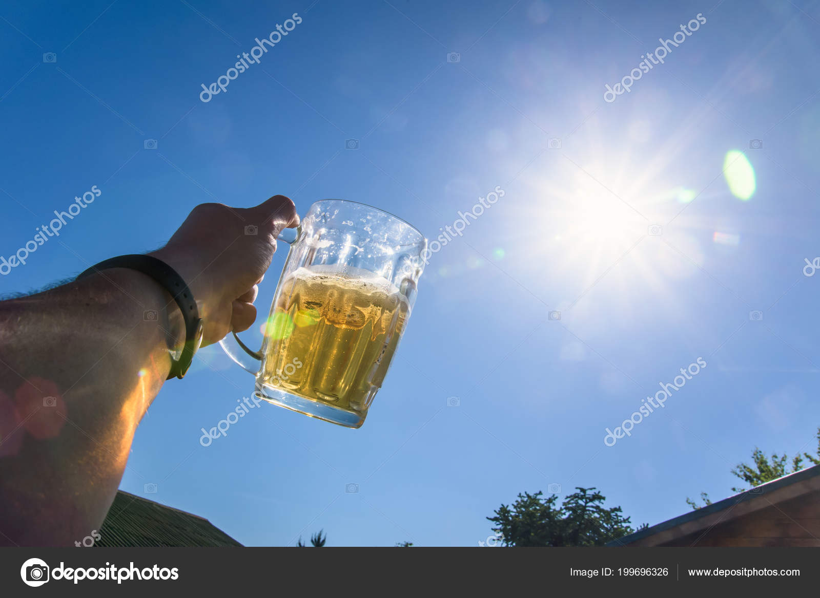 ビールを片手に ストック写真 C Wladislaw Mail Ru