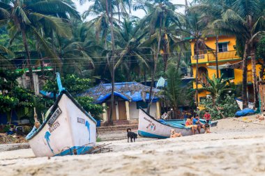 Hindistan, Goa, 31 Mart 2017: Balıkçılık Tekne kürsüye Arambol kuma