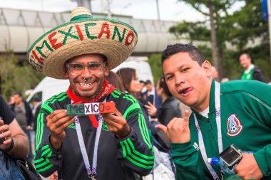 Moskova, Rusya, 14 Haziran 2018 Meksika futbol destekçisi taraftarları Dünya Kupası açmadan önce Luzhniki Stadı yakınındaki