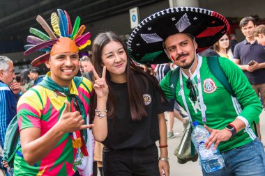 Moskova, Rusya, 14 Haziran 2018 Meksika futbol destekçisi taraftarları Dünya Kupası açmadan önce Luzhniki Stadı yakınındaki