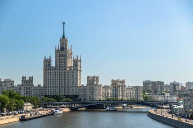 gökdelen kotelnicheskaya dolgu üzerinde