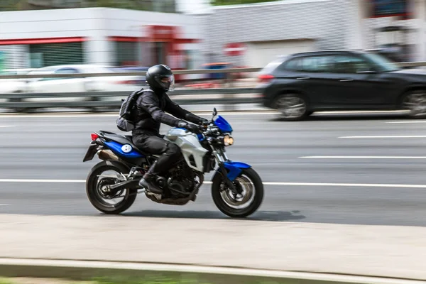 hareket halinde motosiklet