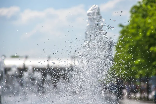 Fontaine d'été ville — Photo