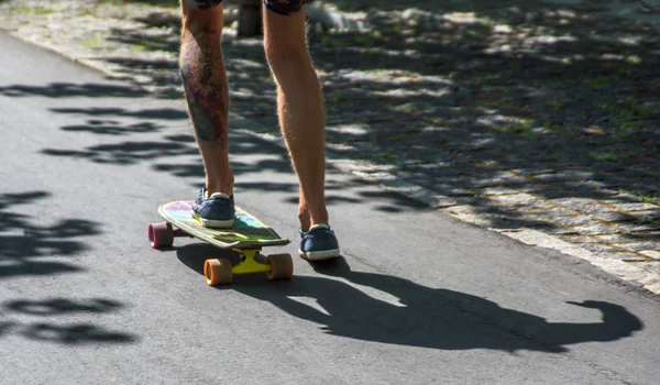 Skateboard sulla strada — Foto Stock