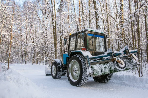 Tractor nieve limpia — Foto de Stock