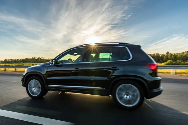 Mit Auto unterwegs — Stockfoto