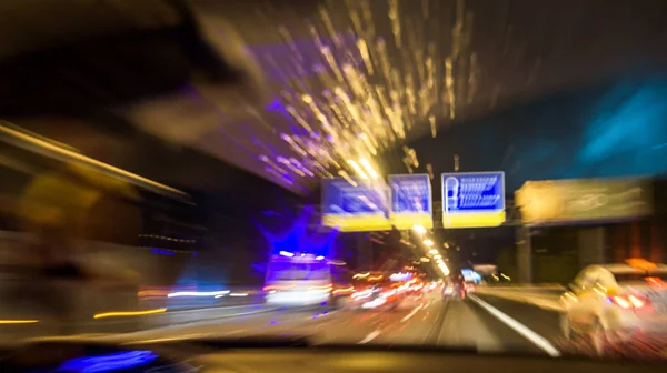 Abstrakter Nachtverkehr — Stockfoto