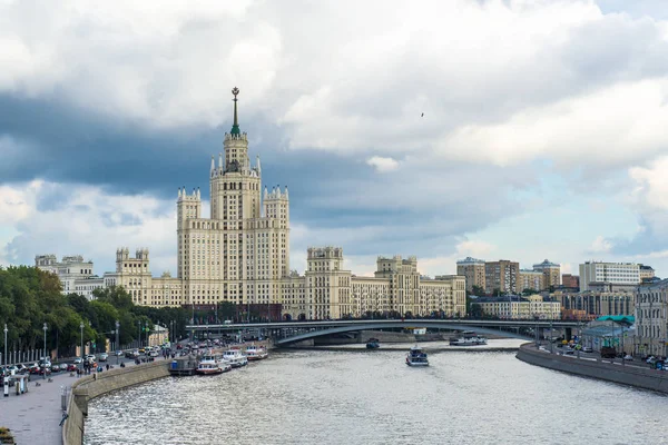 Rascacielos Terraplén Kotelnicheskaya Río Moscú —  Fotos de Stock