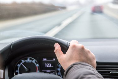 Hız üzerinden araba sürüş