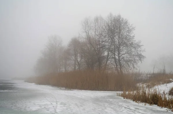 Winter Auf Dem Zugefrorenen Fluss — Stockfoto