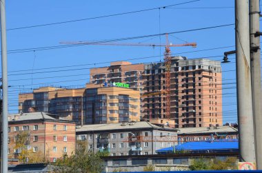 Bu resmi bir büyük bina süreci gösterir