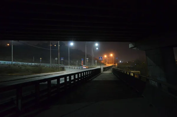 Silnice Pod Mostem — Stock fotografie