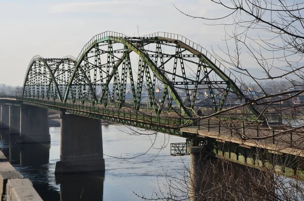 Resim Bir Eski Selenge Köprü Nehir Gösteriyor — Stok fotoğraf