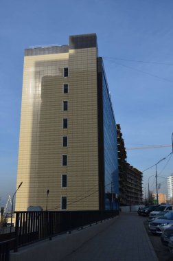 Bu resim yeni binanın bir tarafı gösterir