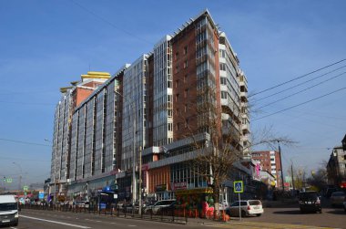 Bu resim bir keskin köşe ile yeni bir sağlam bina gösteriyor