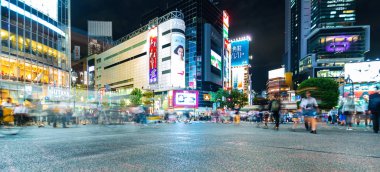 Kişi Shibuya Scramble yaya, dünyanın en yoğun kavşakları arası