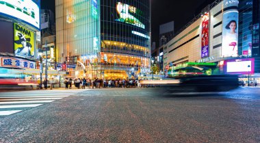 Shibuya Scramble yaya, dünyanın en yoğun kavşak trafik haçlar