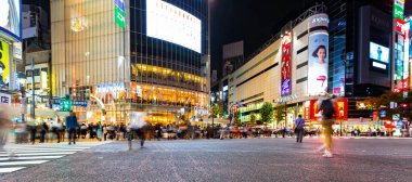 Kişi Shibuya Scramble yaya, dünyanın en yoğun kavşakları arası