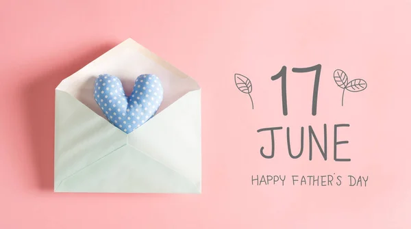 Vatertagsbotschaft mit blauem Herzkissen — Stockfoto