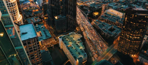 Vista aérea del centro de Los Ángeles, CA al atardecer —  Fotos de Stock