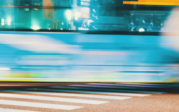 El tráfico cruza una intersección en Matsuyama, Japón —  Fotos de Stock