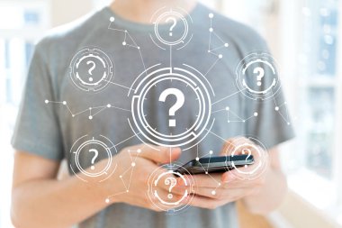 Akıllı telefon kullanan bir adamın soru işaretleri