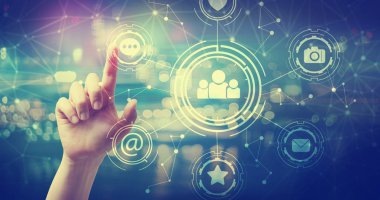 Bir düğmeye basarak el ile sosyal medya