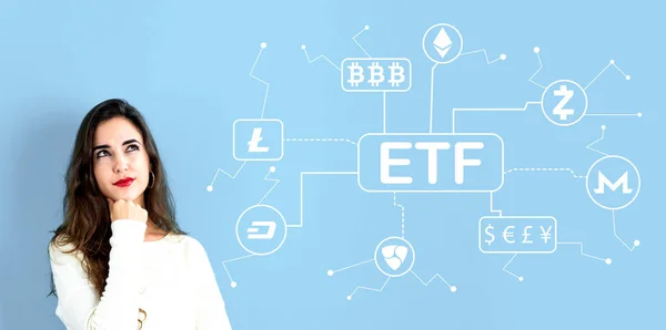 Tema Cryptocurrency ETF con giovane donna — Foto Stock