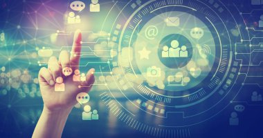 Bir düğmeye basarak el ile sosyal medya